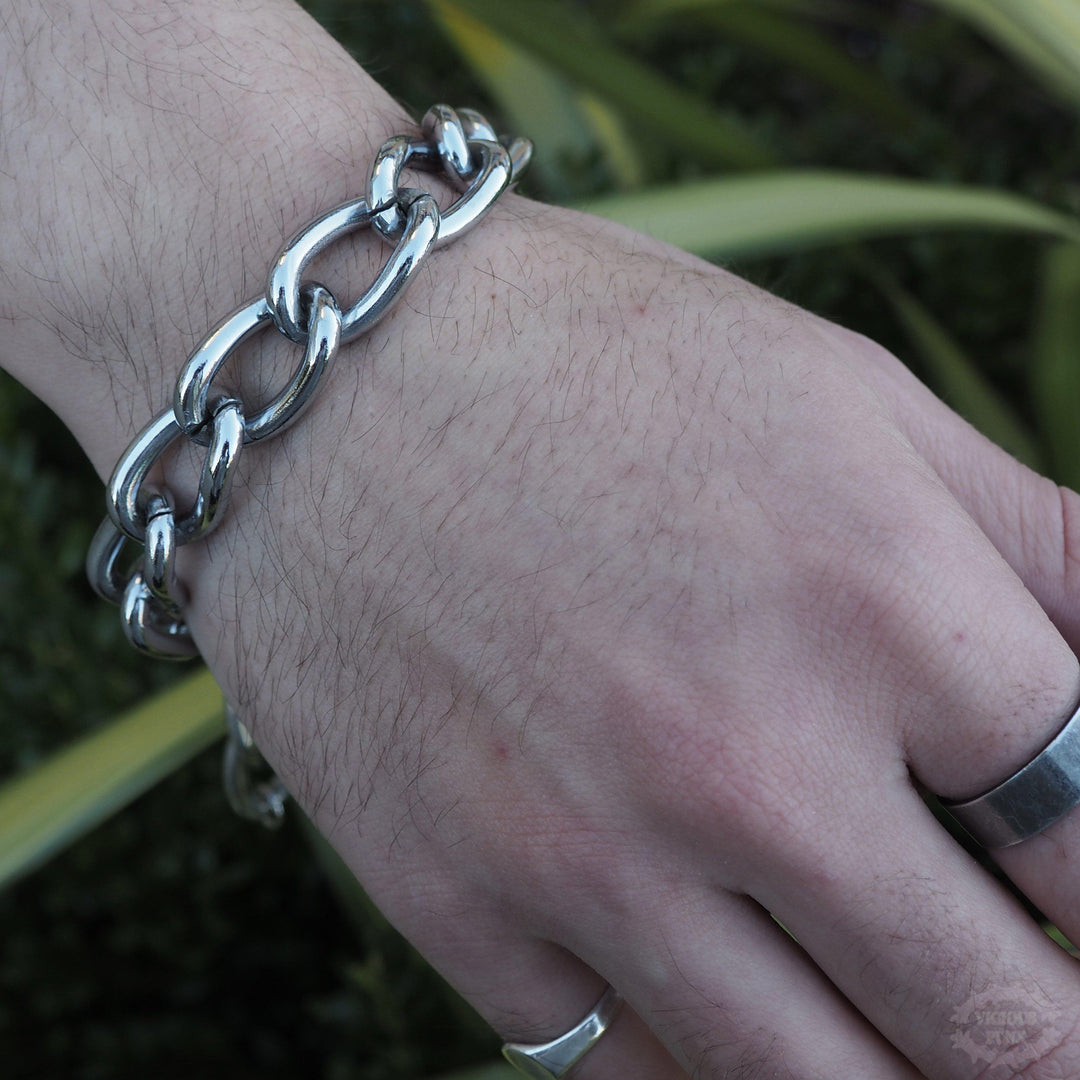 EXTRA CHUNKY CHAIN BRACELET