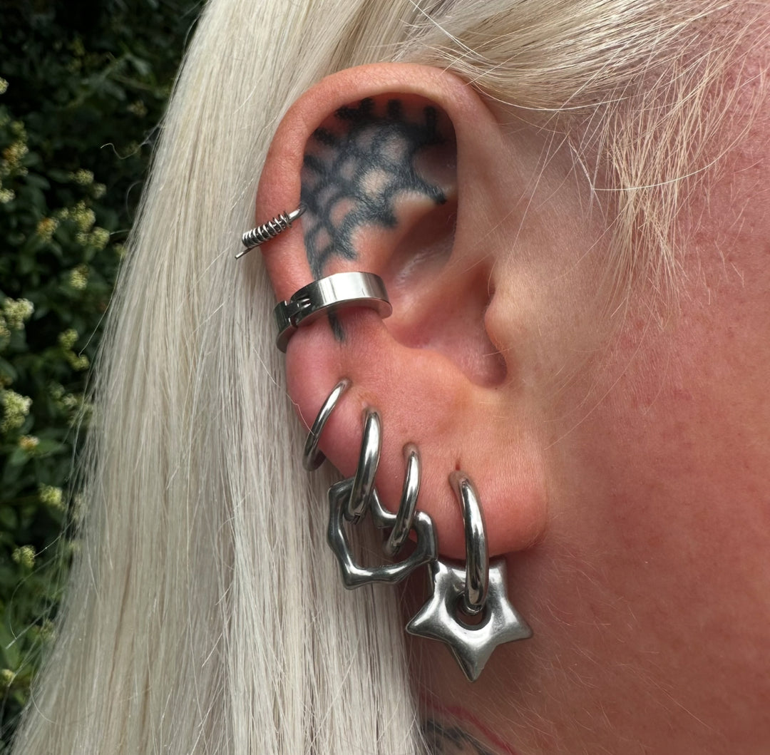 EARRINGS‎