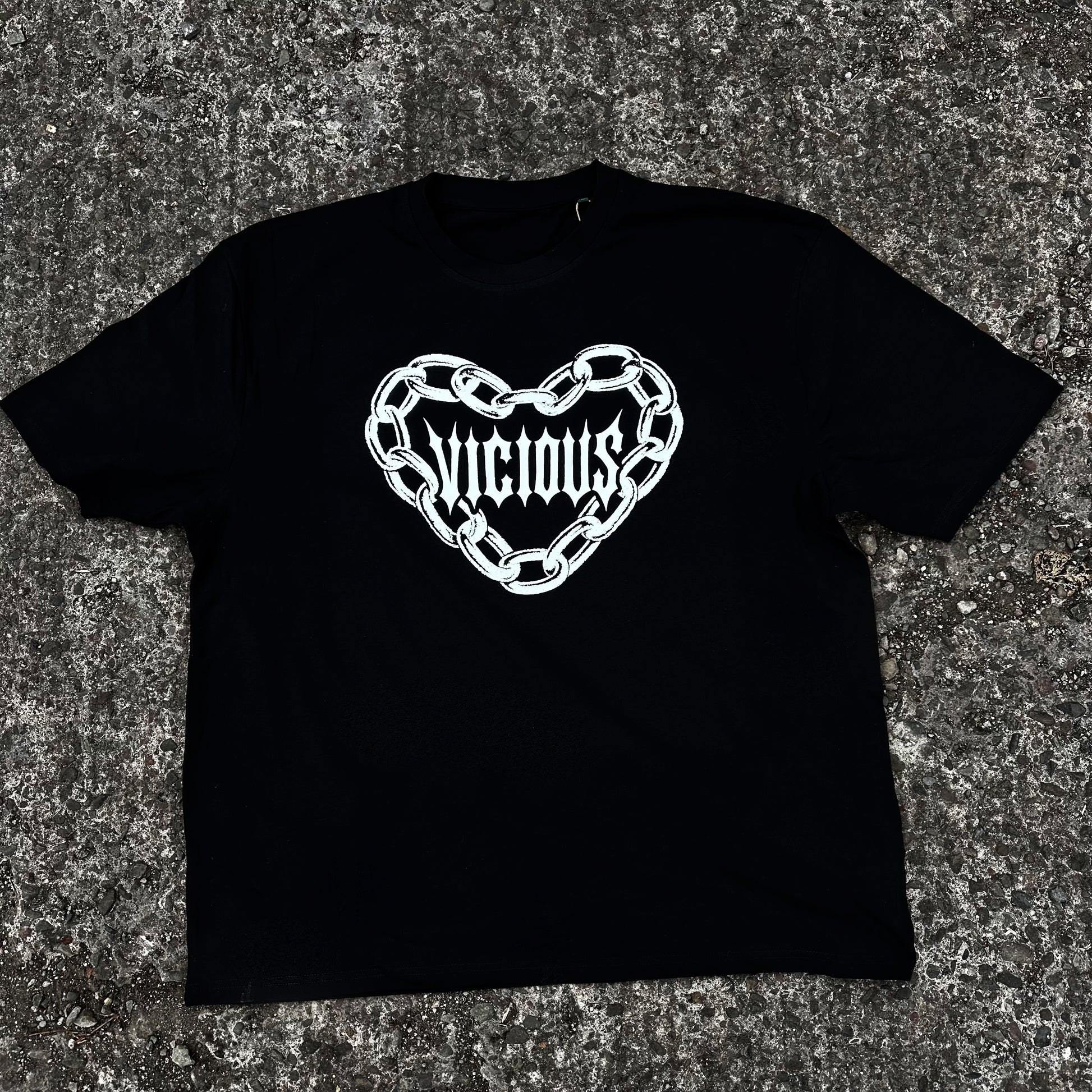 VICIOUS CHAIN HEART HEAVYWEIGHT T SHIRT