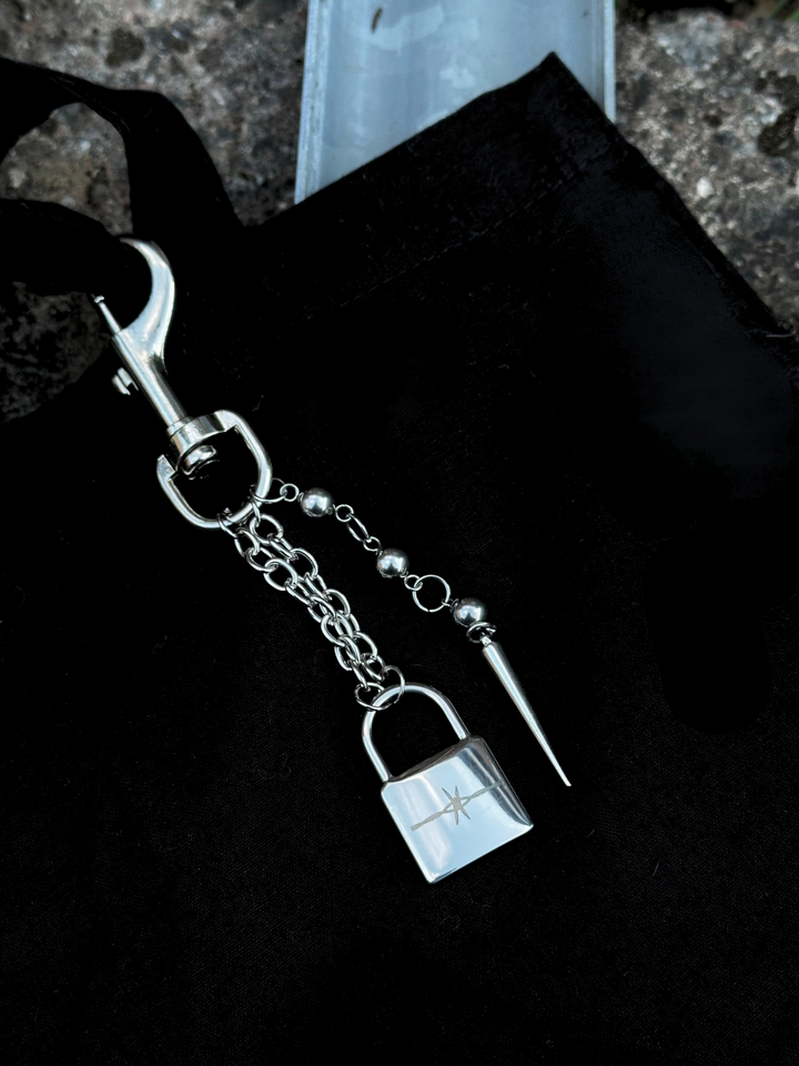 PADLOCK SPIKE BAG / PANT CLIP