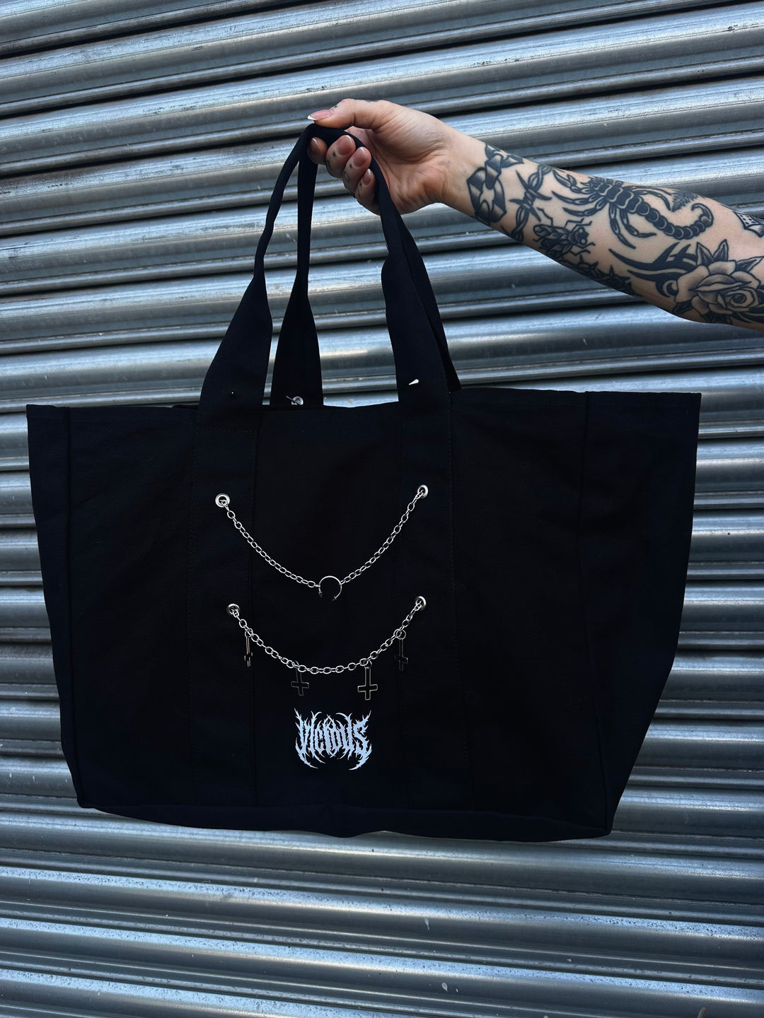 VICIOUS CHAIN EVERYDAY TOTE BAG