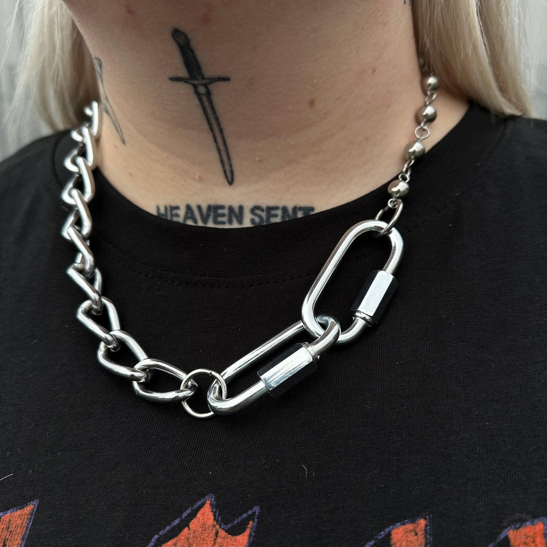 LINKED CHUNKY NECKLACE