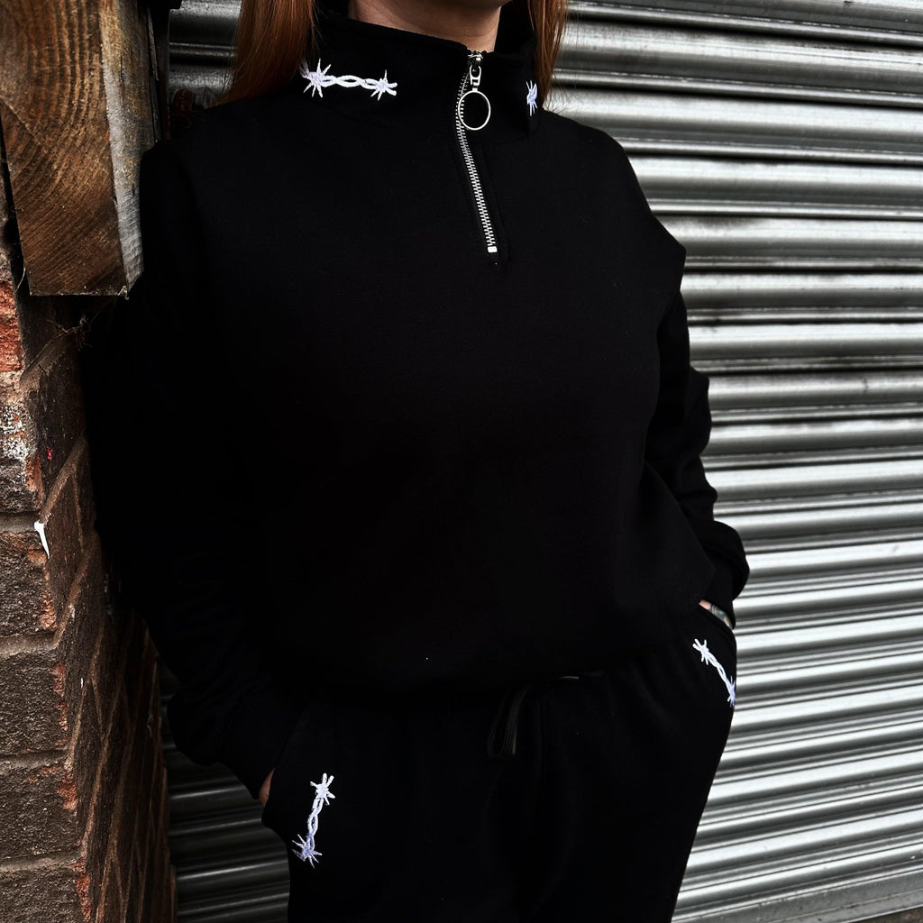 HALF ZIP BARBED WIRE CROP SWEATSHIRT