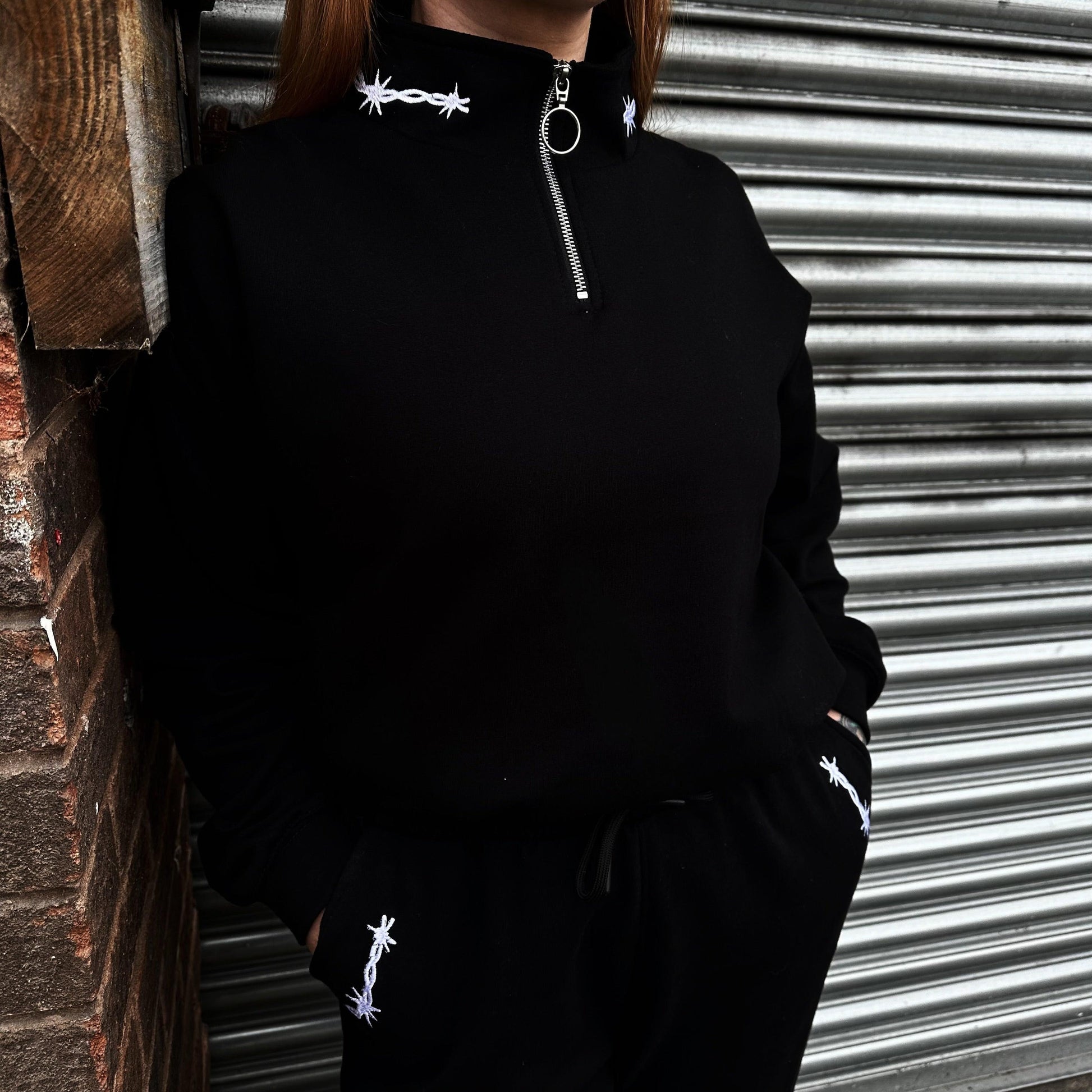 HALF ZIP BARBED WIRE CROP SWEATSHIRT