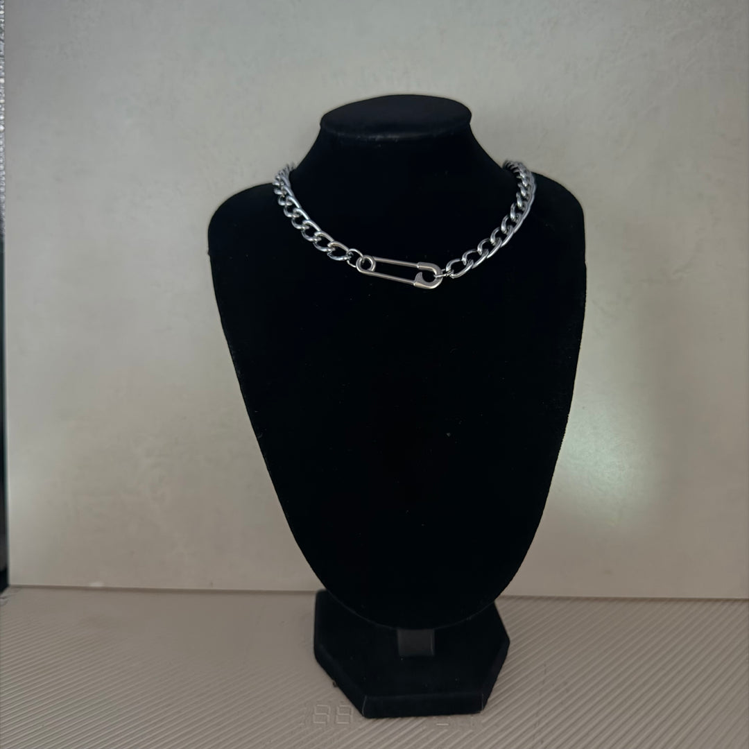 SAMPLE SALE - SAFETY PIN NECKLACE