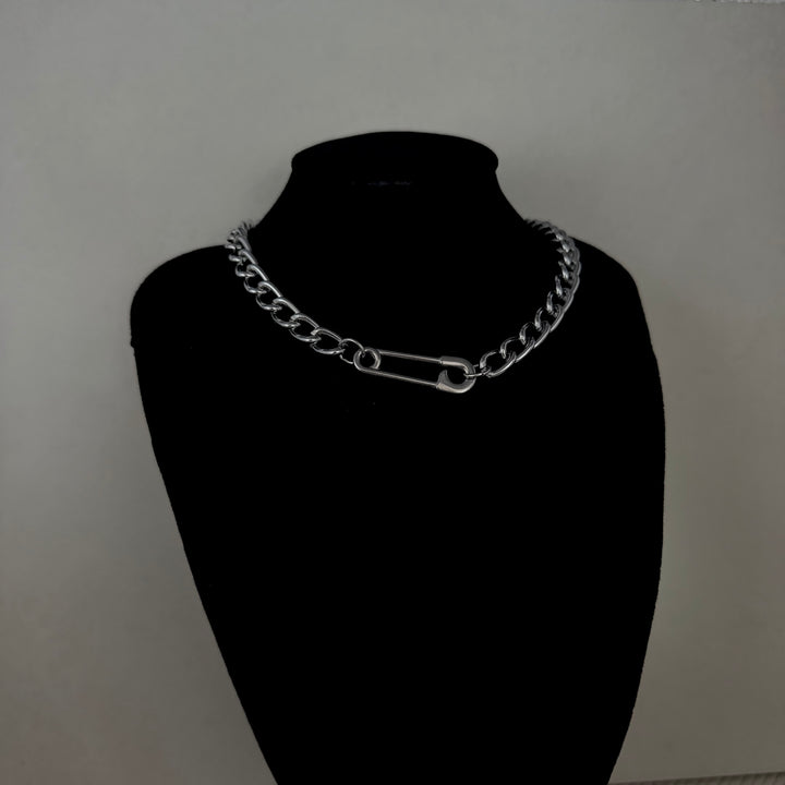 SAMPLE SALE - SAFETY PIN NECKLACE
