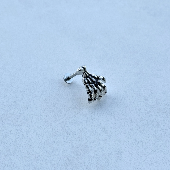 SKULL HAND FLAT BACK BARBELL