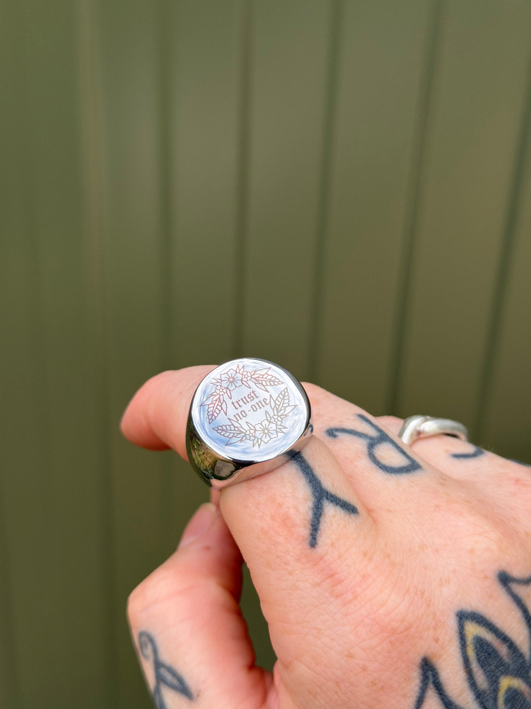 SAMPLE SALE - TRUST NO-ONE RING