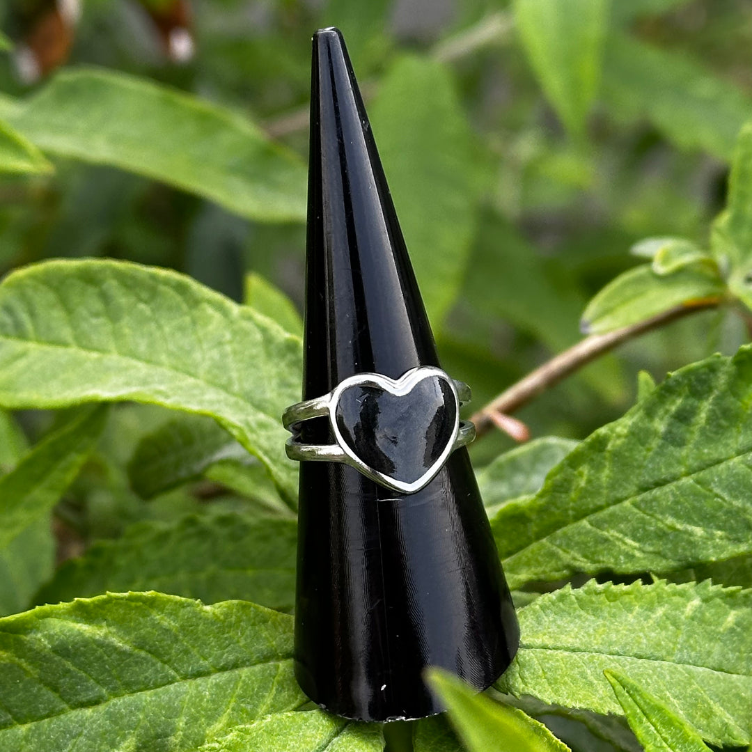 BLACK HEART ADJUSTABLE RING
