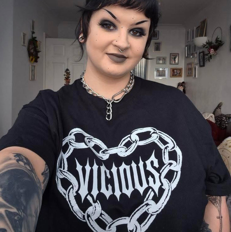 VICIOUS CHAIN HEART HEAVYWEIGHT T SHIRT