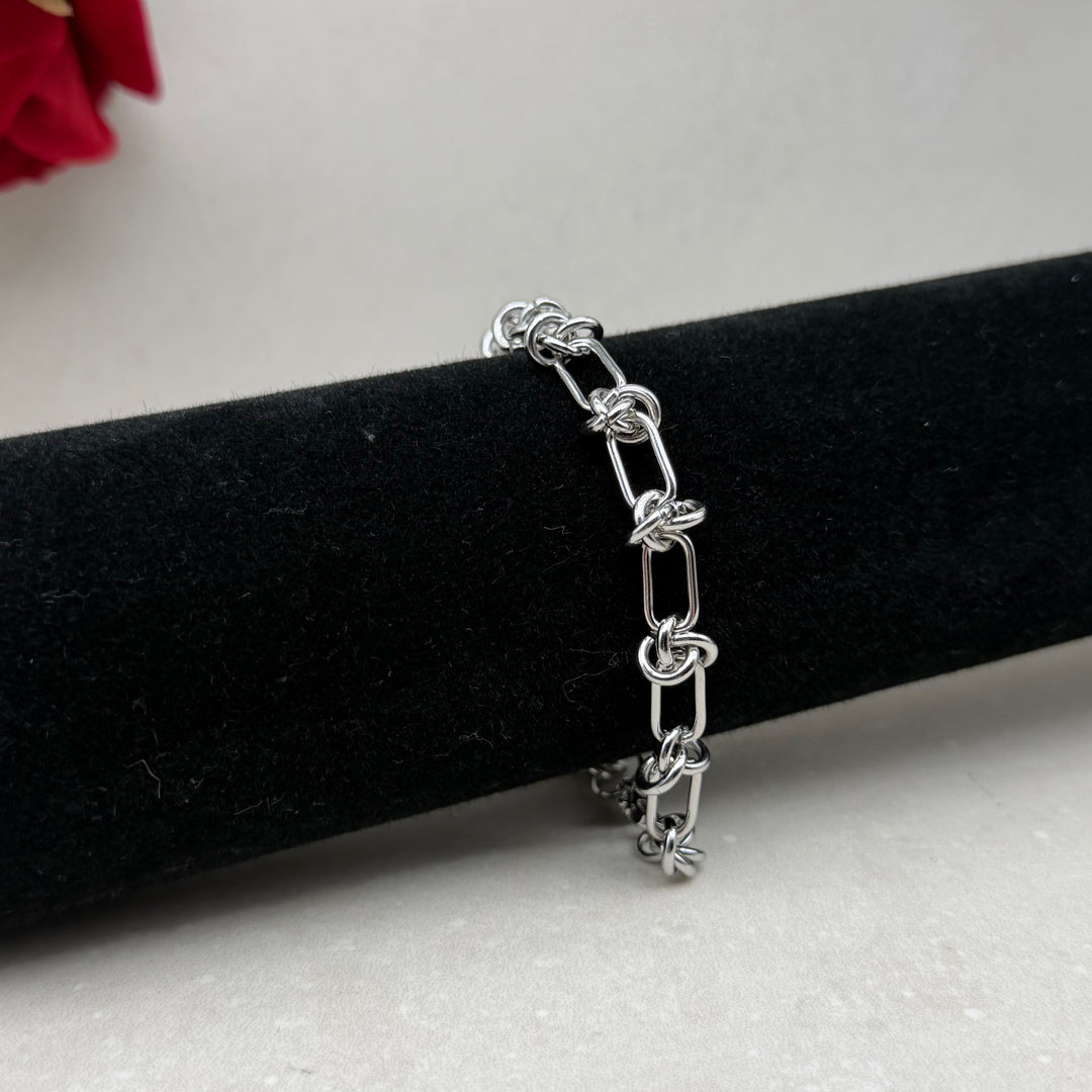 KNOTTED BRACELET