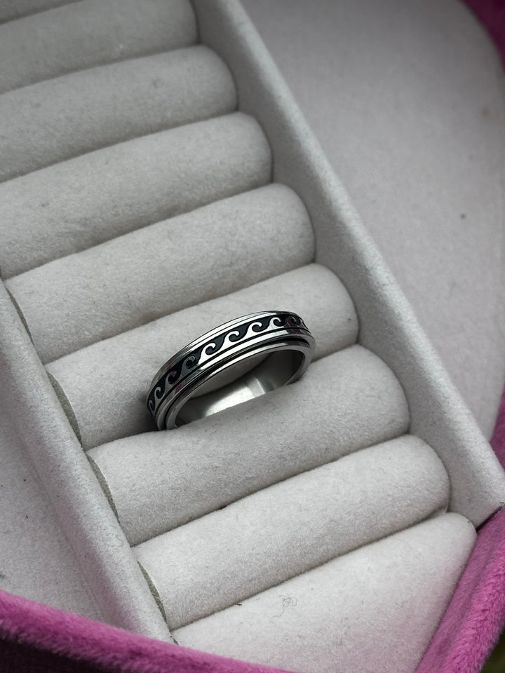 SALE - WAVE SPINNER RING
