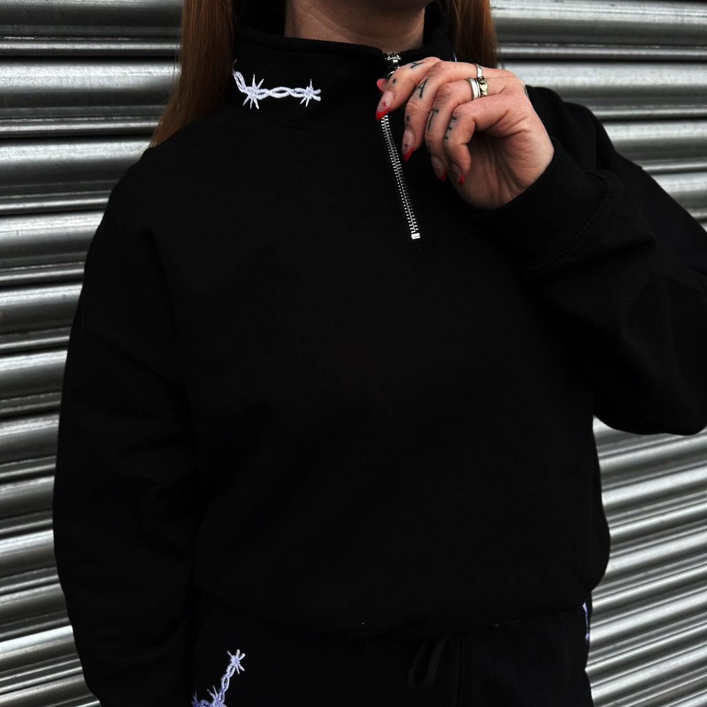 HALF ZIP BARBED WIRE CROP SWEATSHIRT