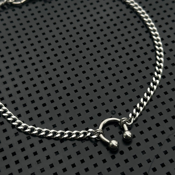 THIN HORSESHOE CURB NECKLACE