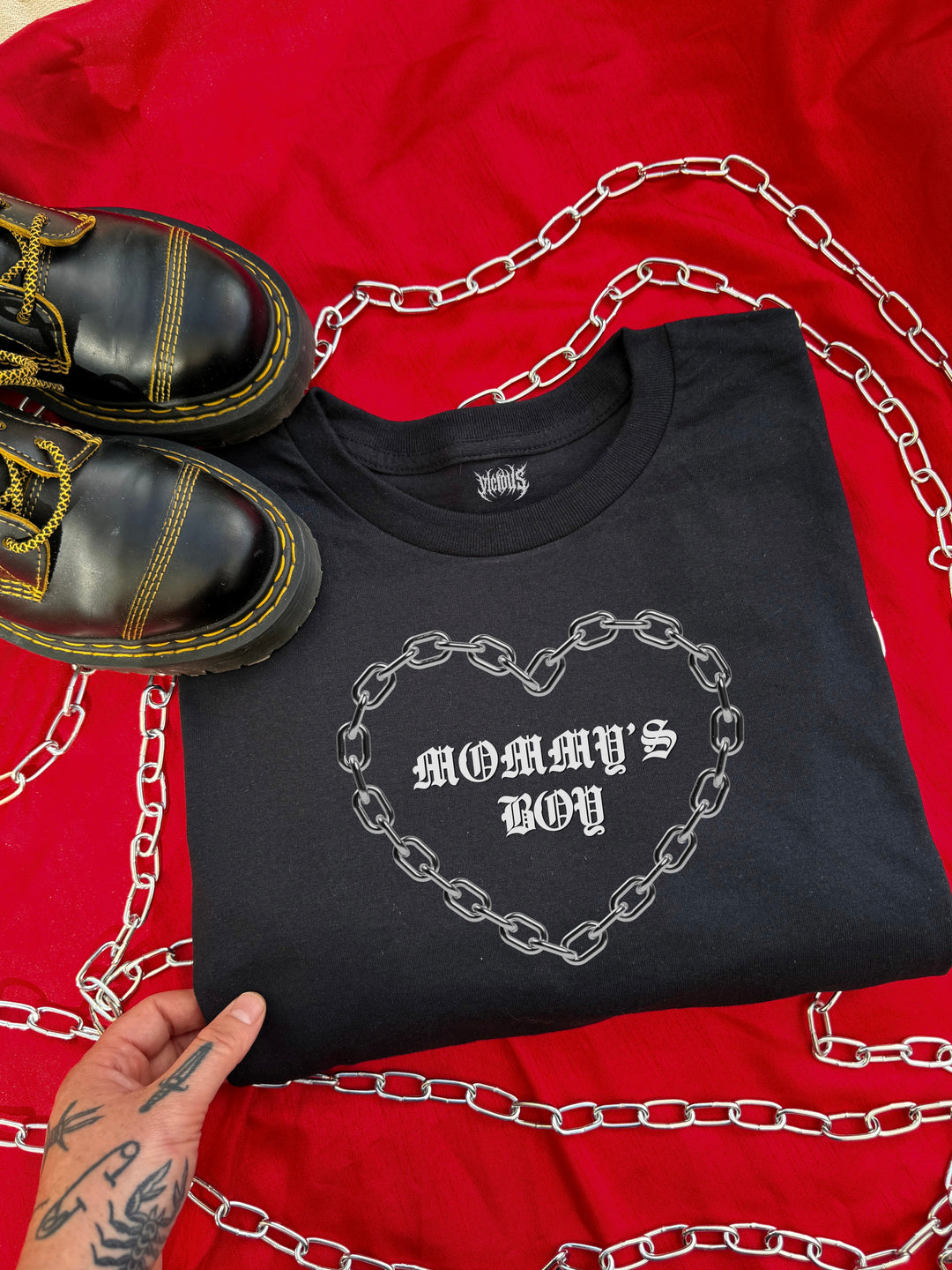 MOMMYS BOY T SHIRT