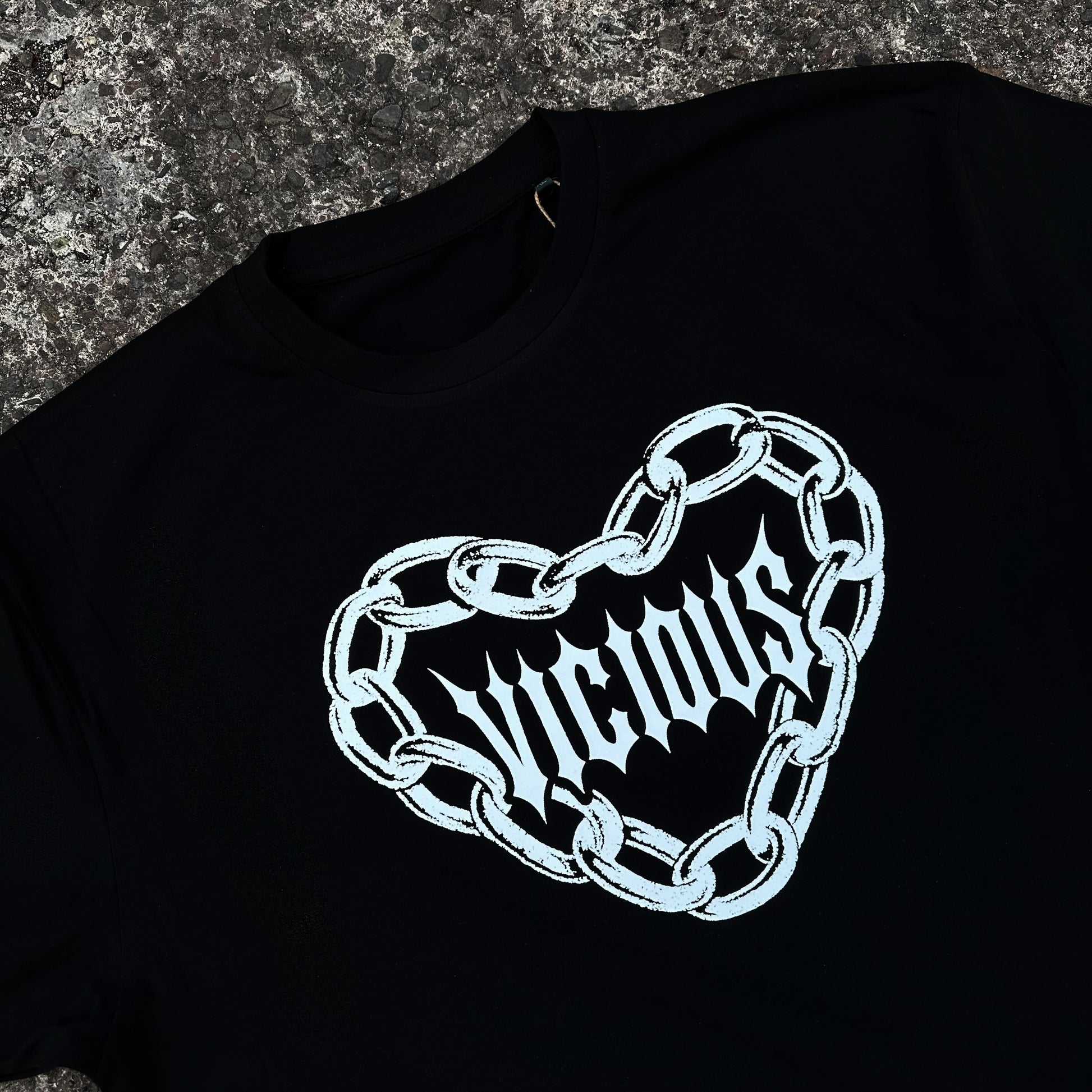 VICIOUS CHAIN HEART HEAVYWEIGHT T SHIRT