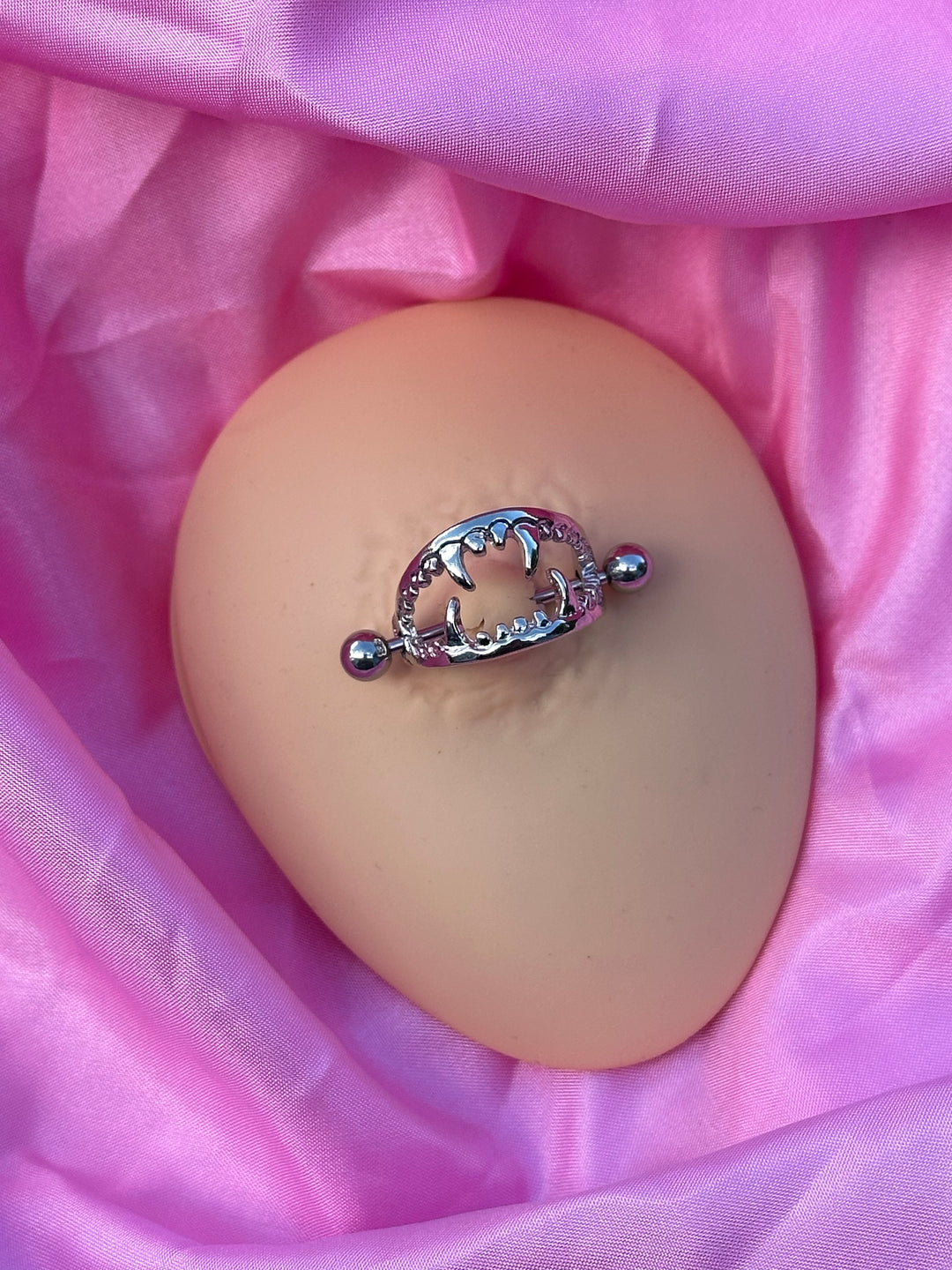 FANG NIPPLE SHIELD