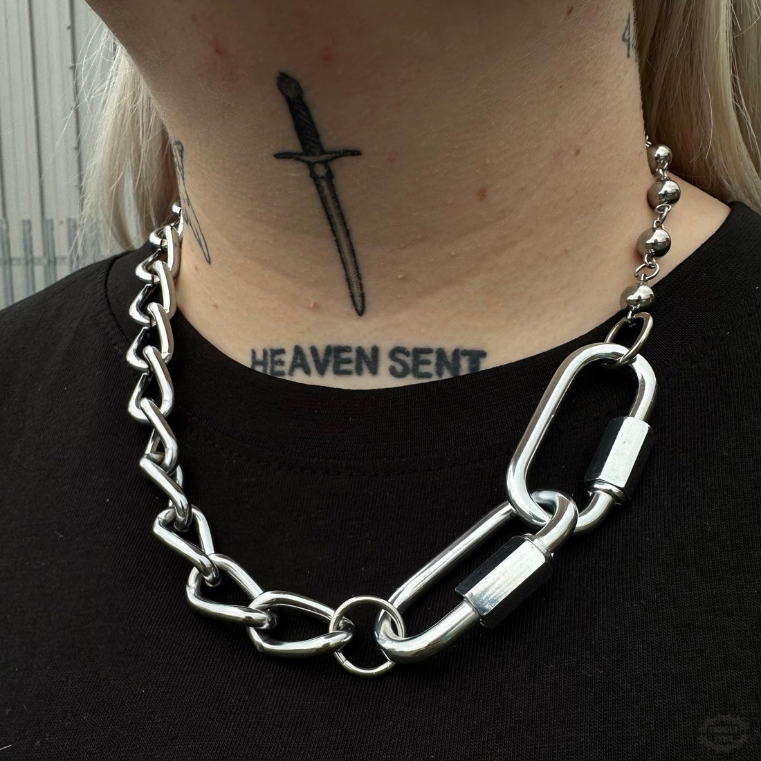 LINKED CHUNKY NECKLACE