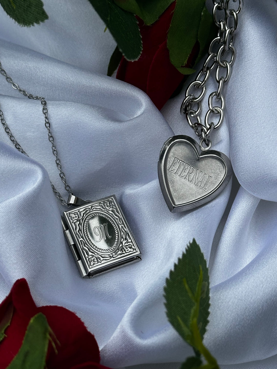 DETAILED LOCKET NECKLACE
