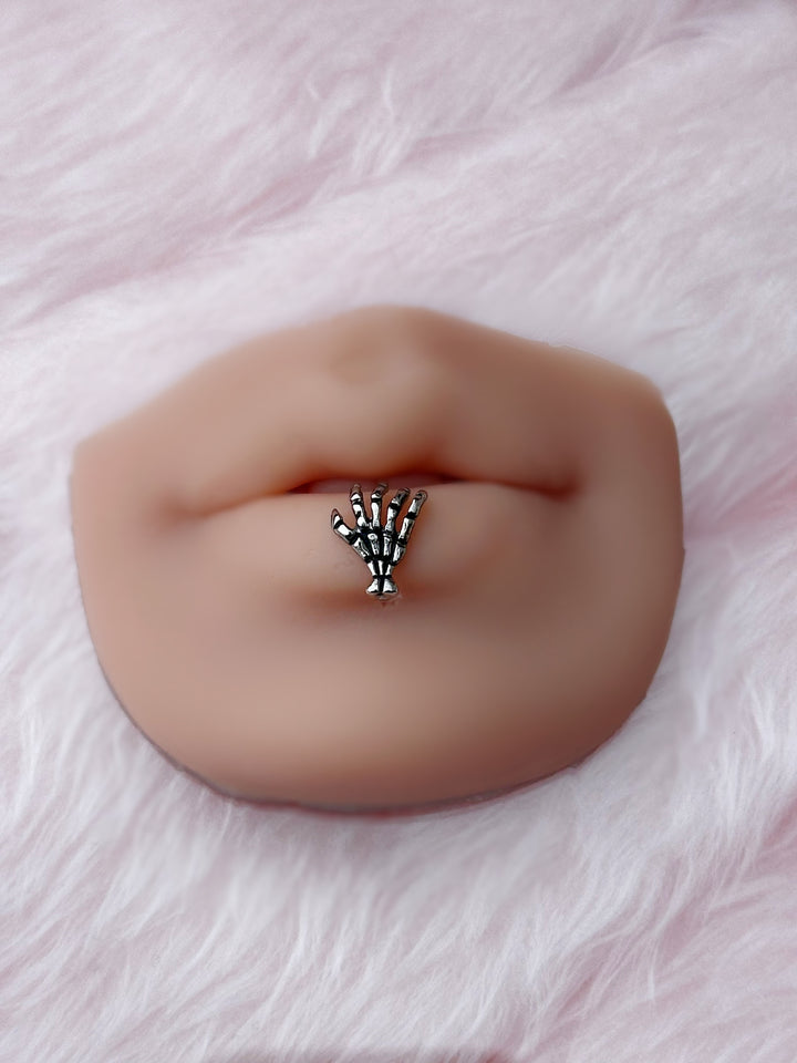 SKULL HAND FLAT BACK BARBELL