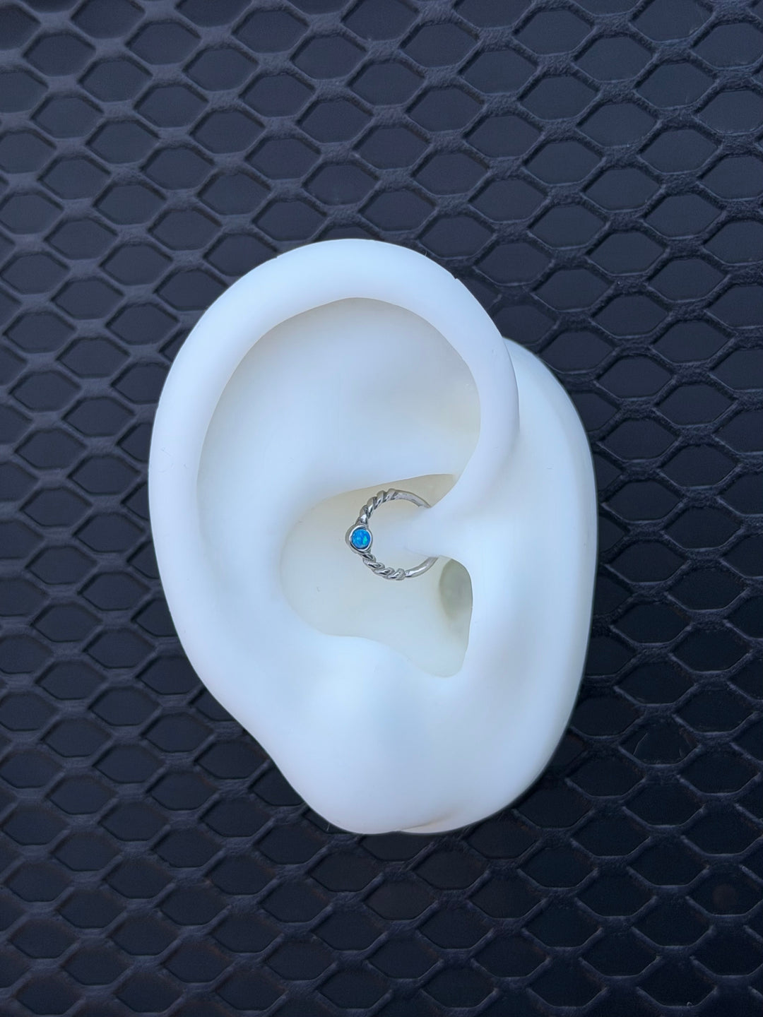 OPAL CENTRE BRAIDED BENDABLE RING - DAITH/CARTILAGE/NOSTRIL/SEPTUM