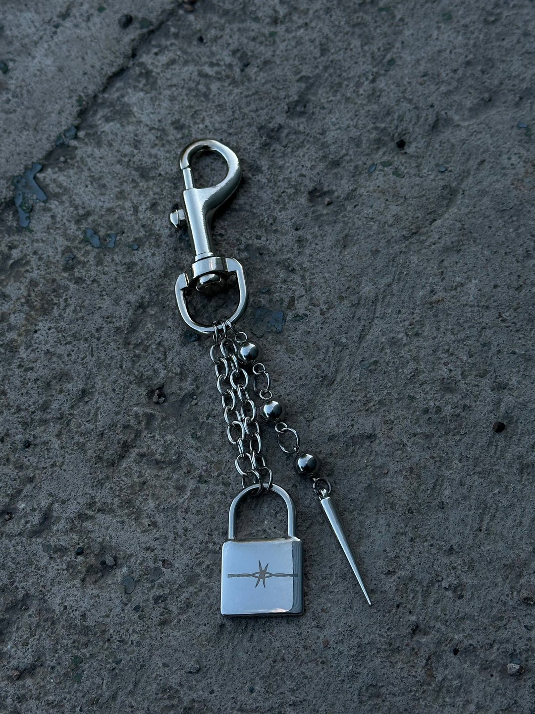 PADLOCK SPIKE BAG / PANT CLIP