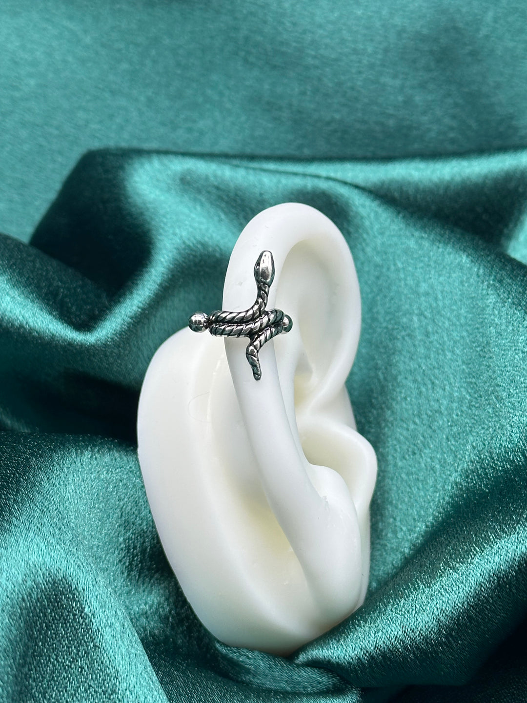 SNAKE HELIX CUFF