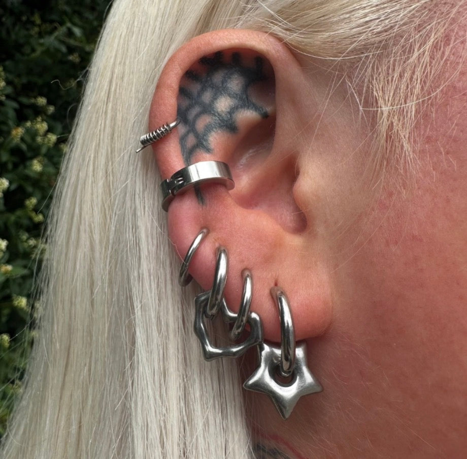 CHUNKY STAR HOOP EARRINGS