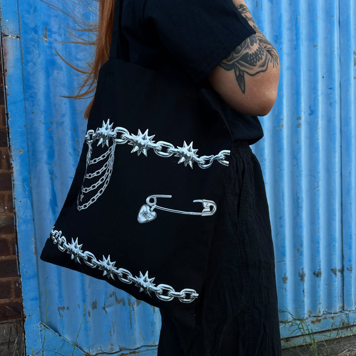 CHAIN ACCESSORY TOTE BAG