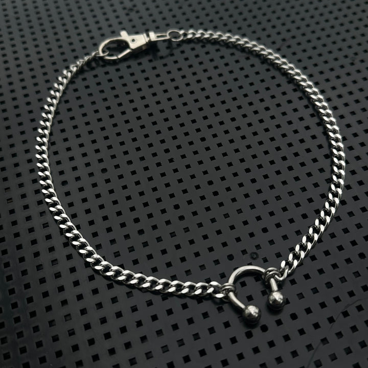 THIN HORSESHOE CURB NECKLACE