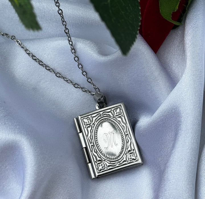 DETAILED LOCKET NECKLACE