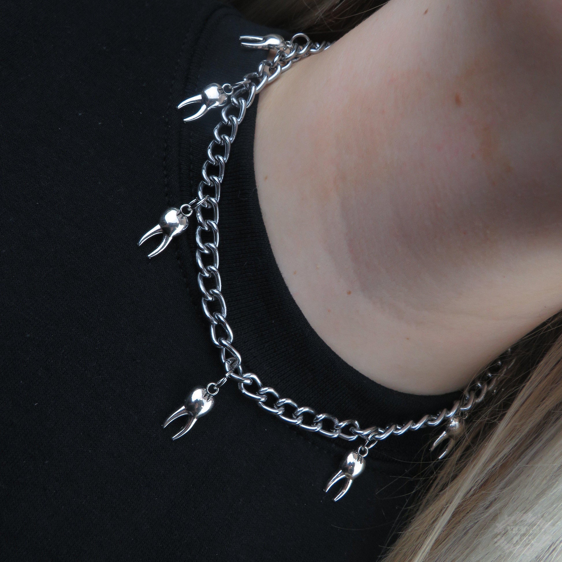 MULTI SILVER TONE TOOTH CHAIN NECKLACE