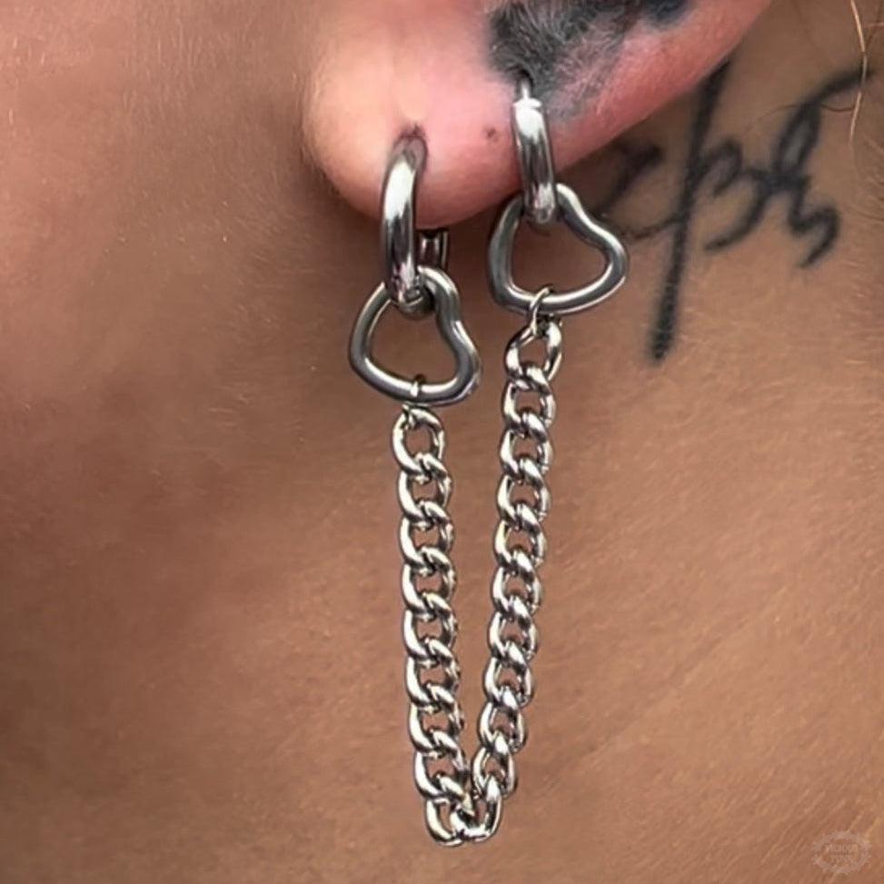 CHAIN & DOUBLE HEART HOOP EARRING