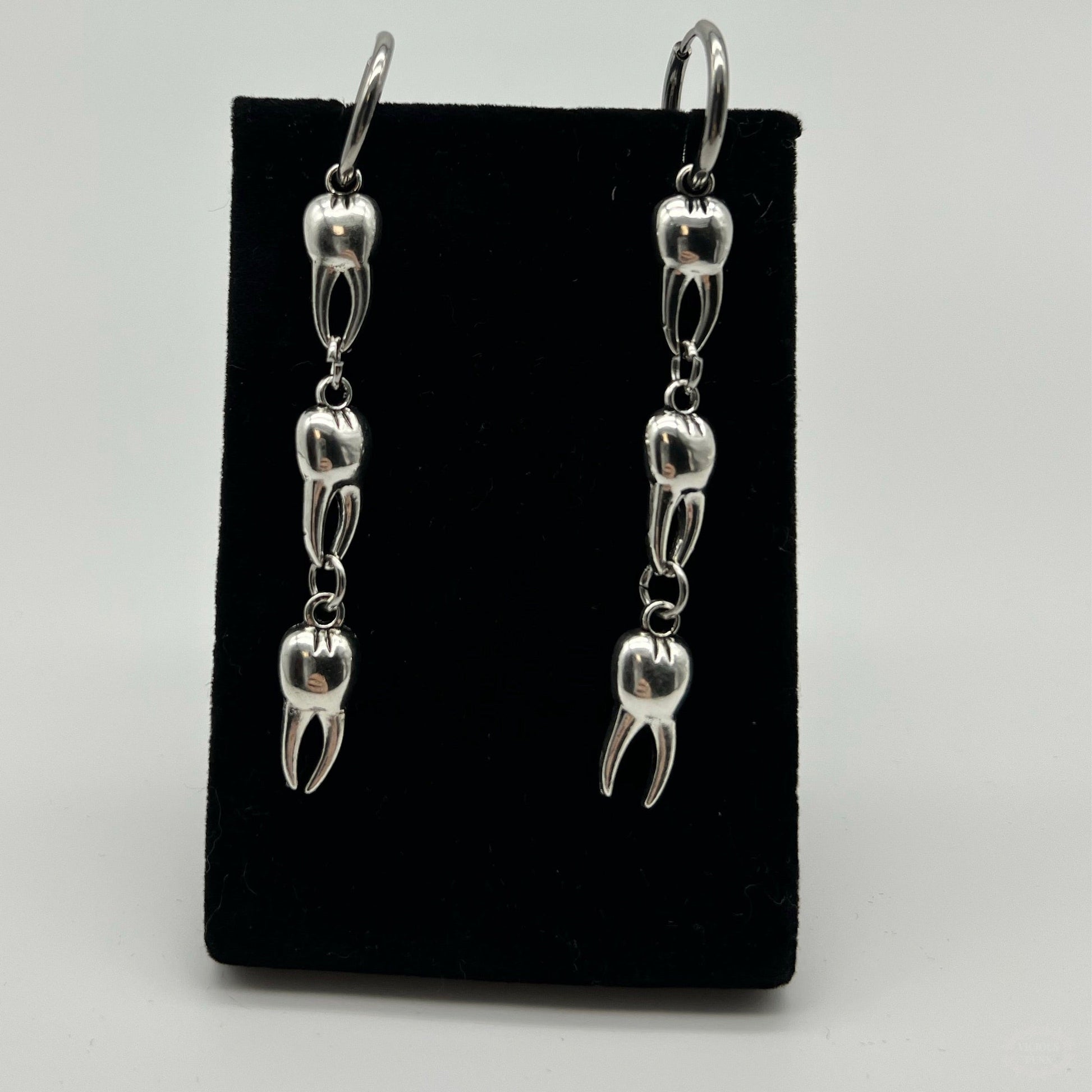 TRIPLE TEETH HOOP EARRINGS