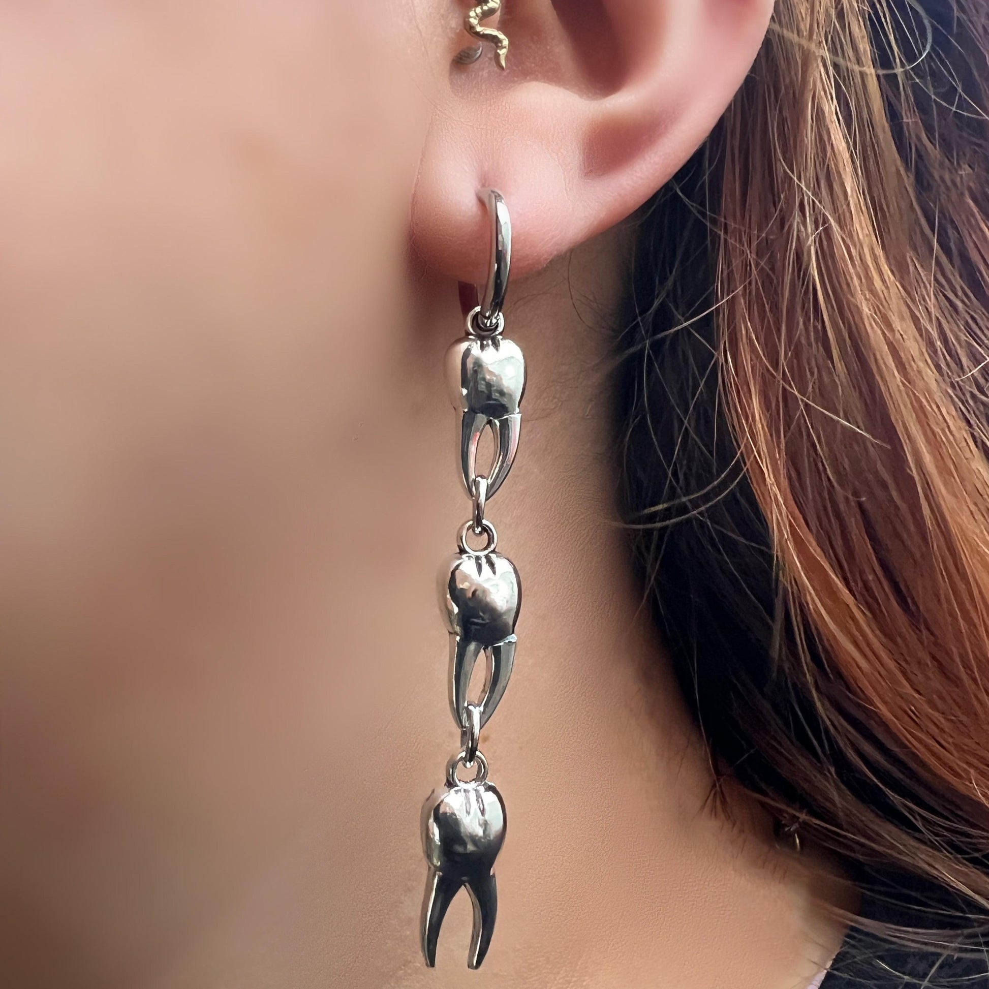 TRIPLE TEETH HOOP EARRINGS